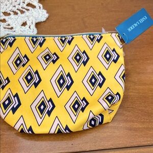 🆕 Estée Lauder Yellow Geometric Pouch mini size